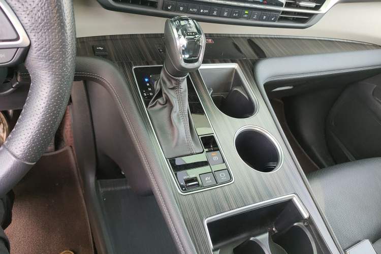 Used Toyota Granvia 2022 2.5L Hybrid Flagship Edition Gear Lever