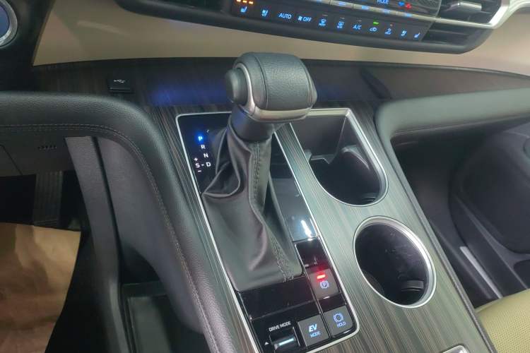 Used Toyota Granvia 2022 2.5L Hybrid Prestige Edition Gear Lever