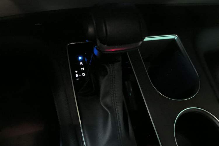 Used Toyota Granvia 2022 2.5L Hybrid Premium Edition Gear Lever