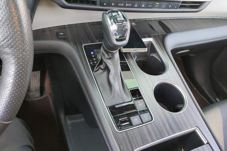 Used Toyota Granvia 2022 2.5L Hybrid Flagship Edition Gear Lever