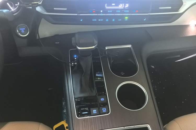 Used Toyota Granvia 2022 2.5L Hybrid Premium Edition Gear Lever