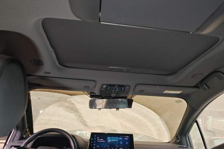 Used Toyota Granvia 2022 2.5L Hybrid Premium Edition Headliner