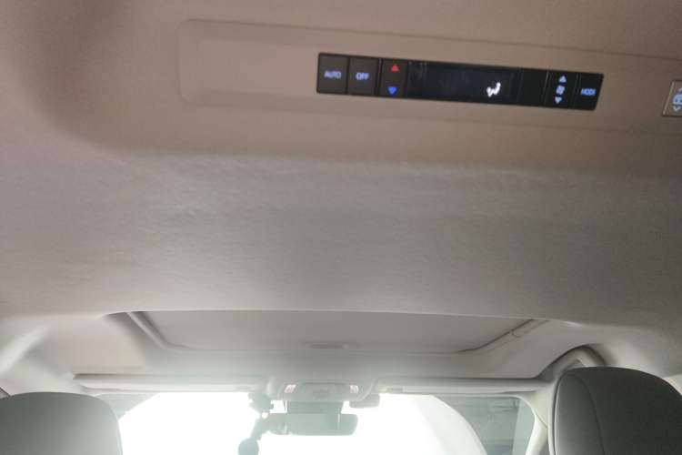 Used Toyota Granvia 2022 2.5L Hybrid Premium Edition Headliner