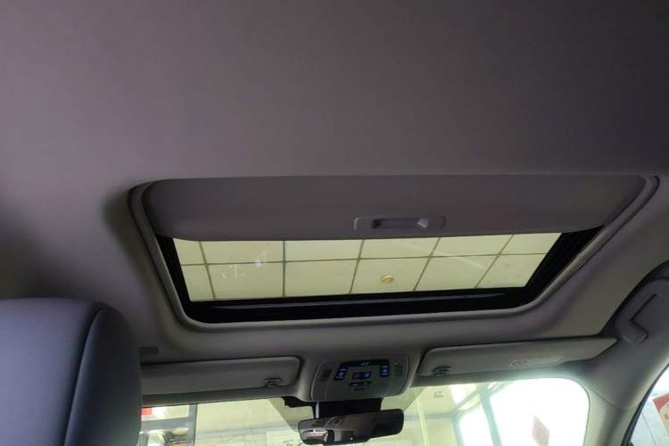 Used Toyota Granvia 2022 2.5L Hybrid Premium Edition Headliner