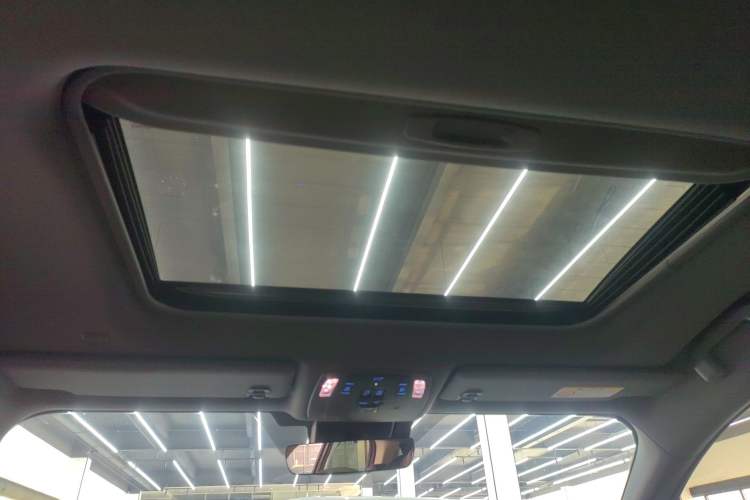 Used Toyota Granvia 2022 2.5L Hybrid Prestige Edition Headliner
