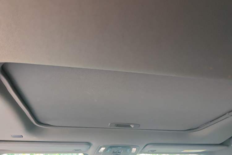 Used Toyota Granvia 2022 2.5L Hybrid Premium Edition Headliner