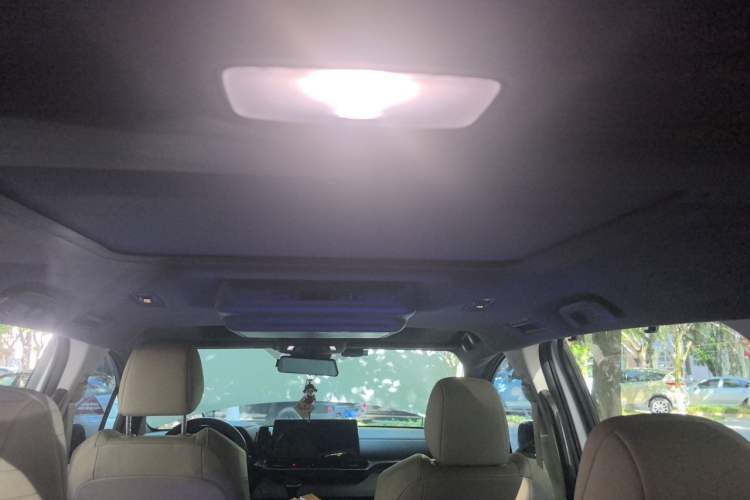 Used Toyota Granvia 2022 2.5L Hybrid Premium Edition Headliner