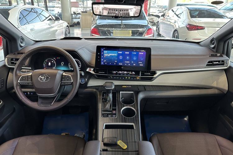 Used Toyota Granvia 2022 2.5L Hybrid Flagship Edition Interior 1