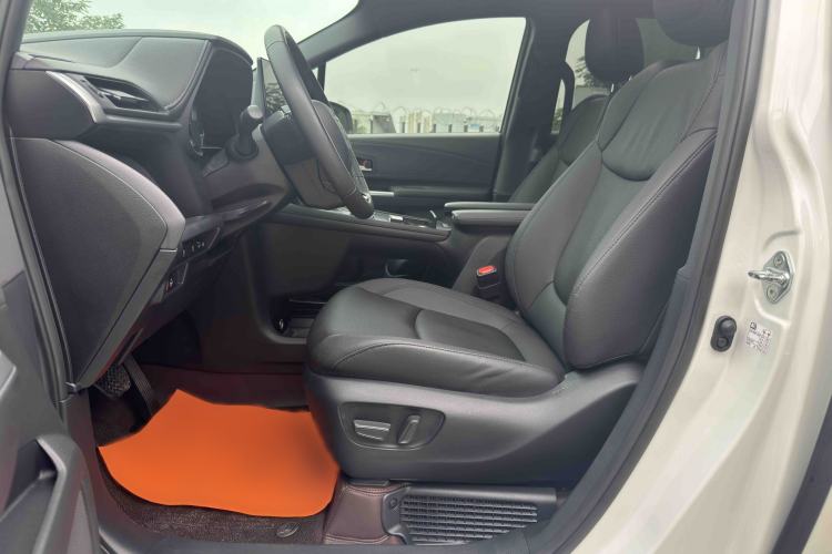 Used Toyota Granvia 2022 2.5L Hybrid Prestige Edition Interior 1