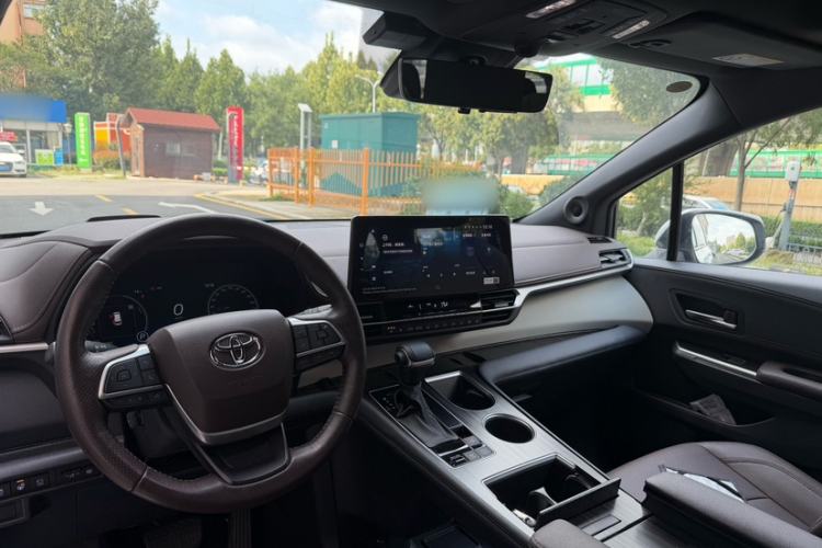 Used Toyota Granvia 2022 2.5L Hybrid Flagship Edition Interior 1