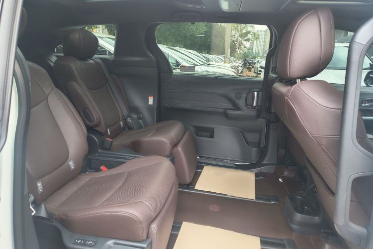 Used Toyota Granvia 2022 2.5L Hybrid Flagship Edition Interior 11