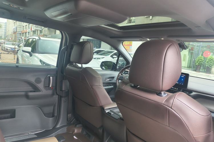 Used Toyota Granvia 2022 2.5L Hybrid Flagship Edition Interior 12