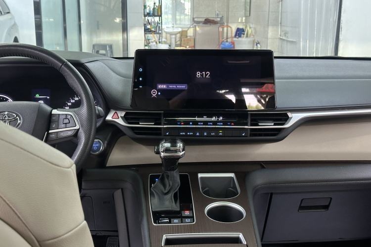 Used Toyota Granvia 2022 2.5L Hybrid Premium Edition Interior 2
