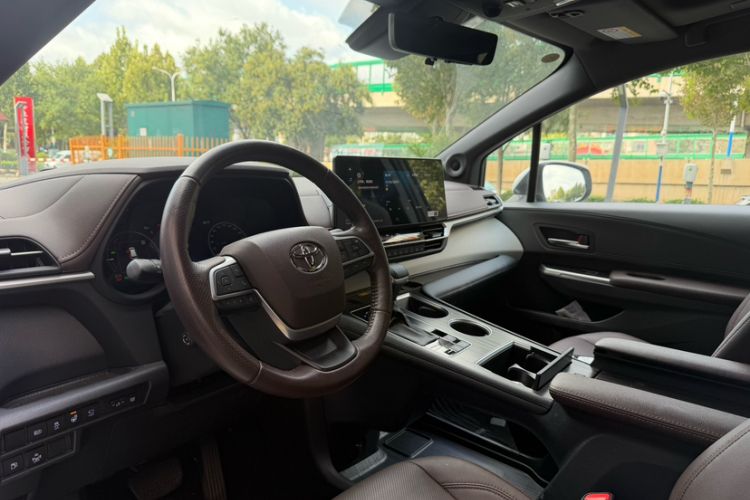 Used Toyota Granvia 2022 2.5L Hybrid Flagship Edition Interior 2