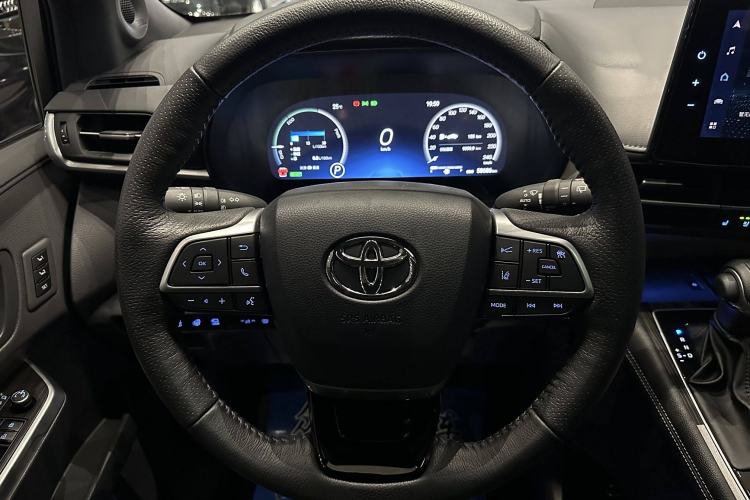 Used Toyota Granvia 2022 2.5L Hybrid Flagship Edition Interior 2