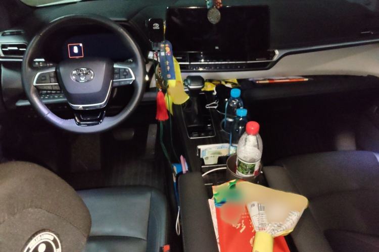 Used Toyota Granvia 2022 2.5L Hybrid Flagship Edition Interior 2