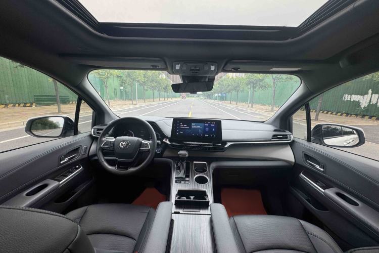 Used Toyota Granvia 2022 2.5L Hybrid Prestige Edition Interior 3