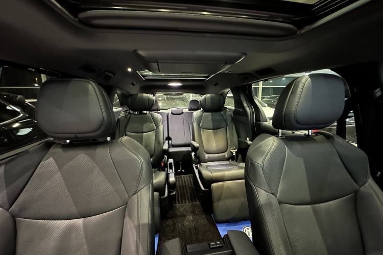 Used Toyota Granvia 2022 2.5L Hybrid Flagship Edition Interior 3