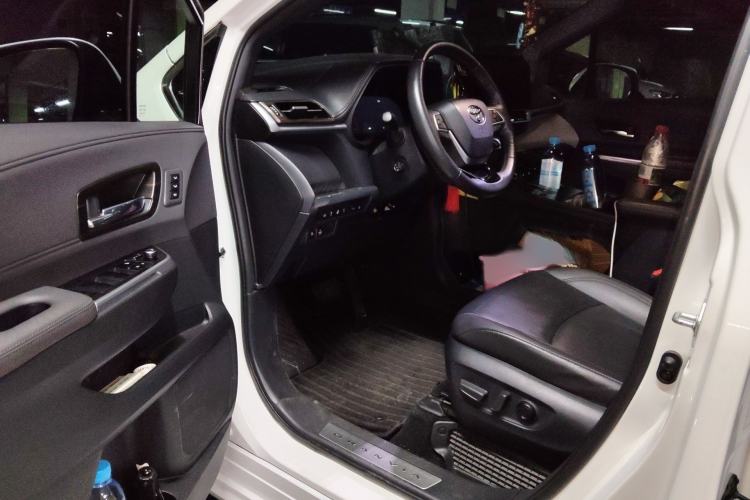 Used Toyota Granvia 2022 2.5L Hybrid Flagship Edition Interior 3