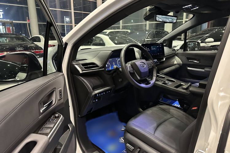 Used Toyota Granvia 2022 2.5L Hybrid Flagship Edition Interior 4