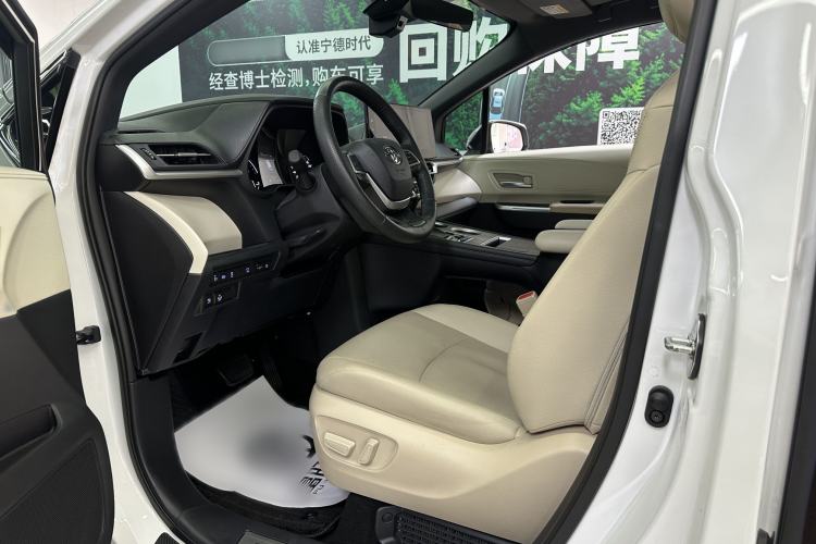 Used Toyota Granvia 2022 2.5L Hybrid Premium Edition Interior 5