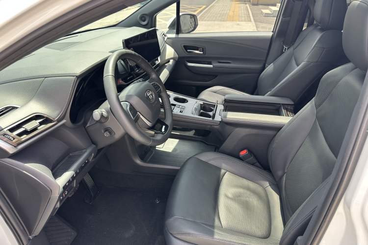Used Toyota Granvia 2022 2.5L Hybrid Flagship Edition Interior 5
