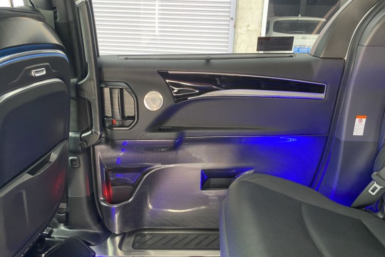 Used Toyota Granvia 2022 2.5L Hybrid Prestige Edition Interior 7