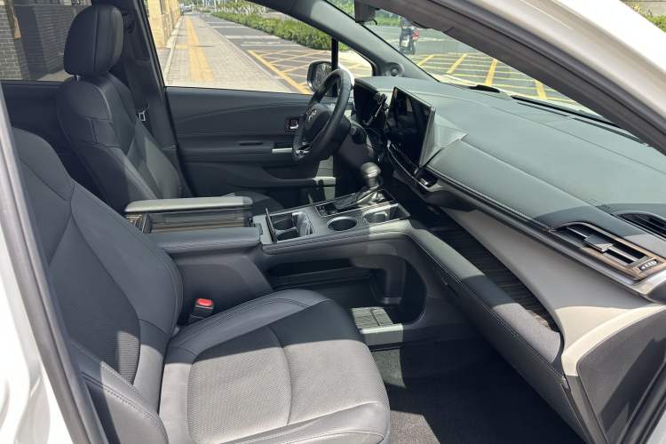 Used Toyota Granvia 2022 2.5L Hybrid Flagship Edition Interior 7