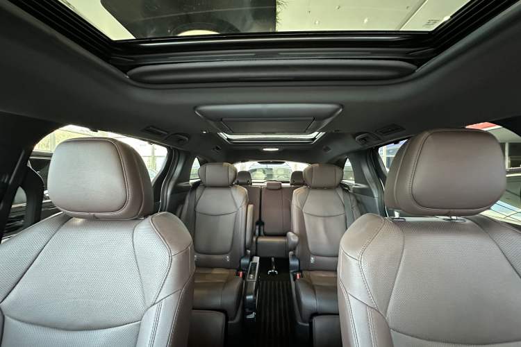 Used Toyota Granvia 2022 2.5L Hybrid Flagship Edition Interior 8