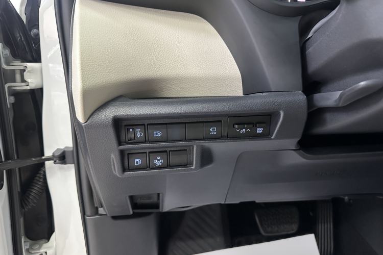 Used Toyota Granvia 2022 2.5L Hybrid Premium Edition Interior 9