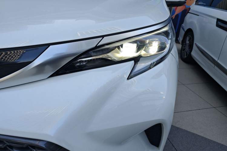 Used Toyota Granvia 2022 2.5L Hybrid Flagship Edition Left Front Headlight