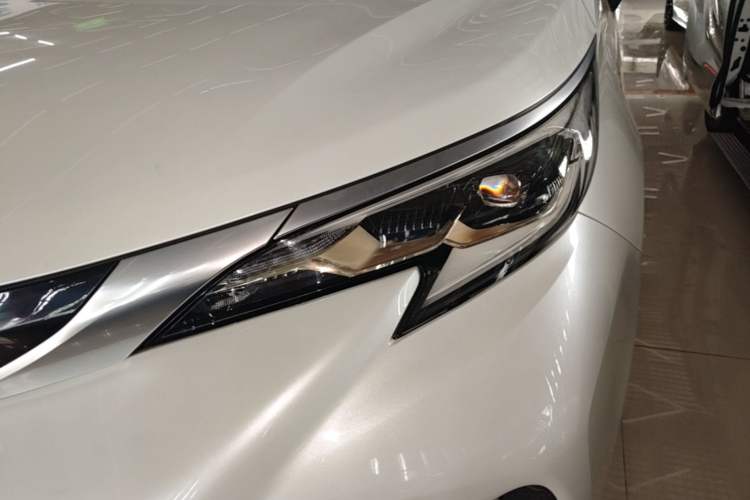 Used Toyota Granvia 2022 2.5L Hybrid Prestige Edition Left Front Headlight