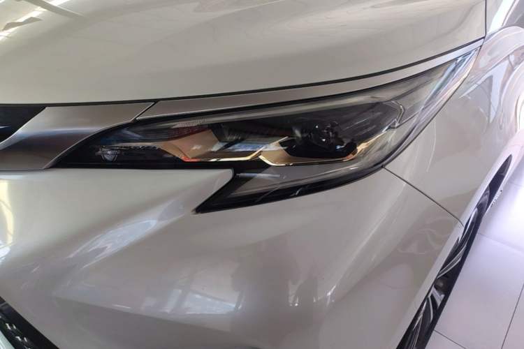 Used Toyota Granvia 2022 2.5L Hybrid Premium Edition Left Front Headlight