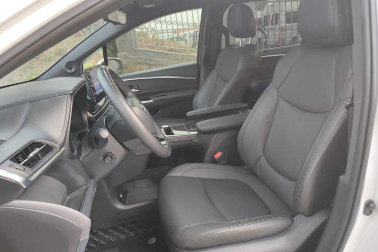 Used Toyota Granvia 2022 2.5L Hybrid Flagship Edition Left Front Seat