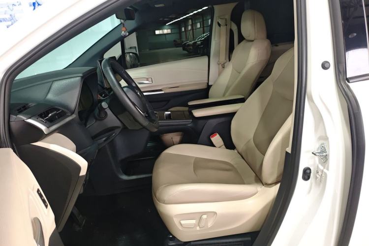 Used Toyota Granvia 2022 2.5L Hybrid Premium Edition Left Front Seat