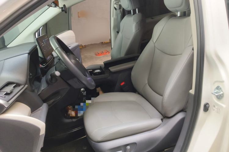 Used Toyota Granvia 2022 2.5L Hybrid Premium Edition Left Front Seat