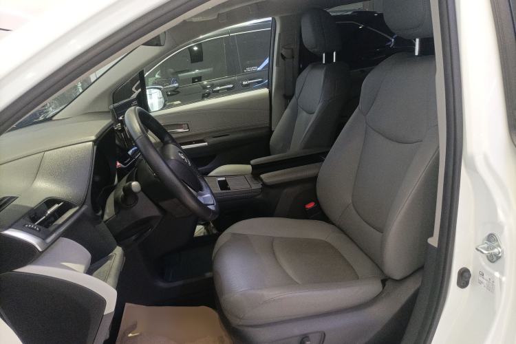 Used Toyota Granvia 2022 2.5L Hybrid Premium Edition Left Front Seat