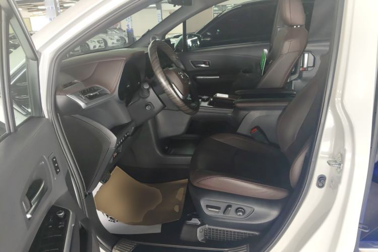 Used Toyota Granvia 2022 2.5L Hybrid Flagship Edition Left Front Seat