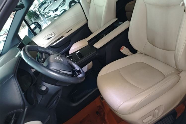 Used Toyota Granvia 2022 2.5L Hybrid Prestige Edition Left Front Seat