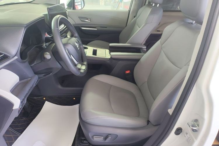 Used Toyota Granvia 2022 2.5L Hybrid Premium Edition Left Front Seat