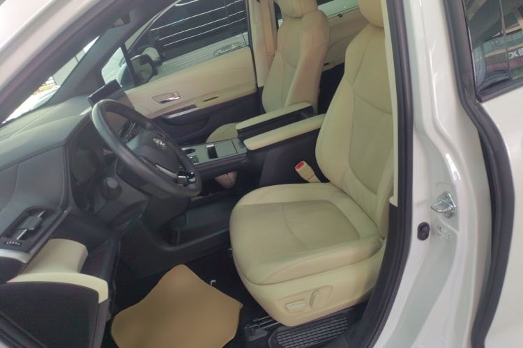 Used Toyota Granvia 2022 2.5L Hybrid Prestige Edition Left Front Seat