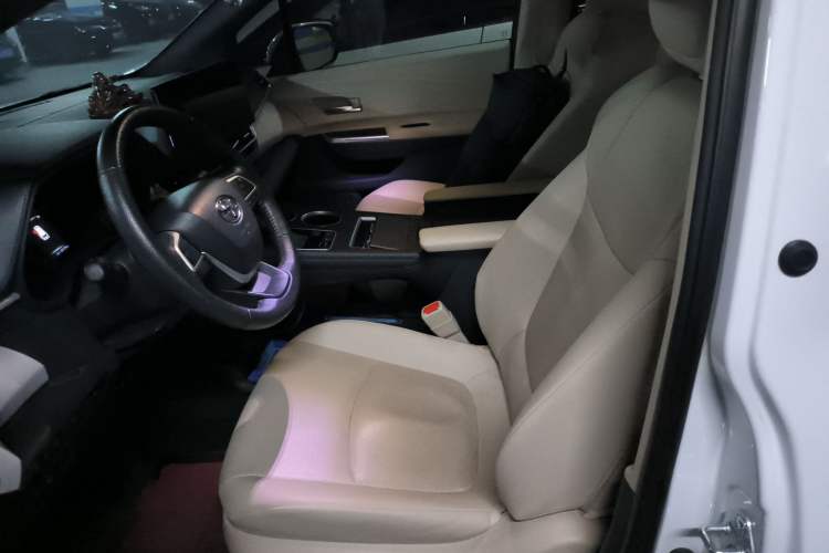 Used Toyota Granvia 2022 2.5L Hybrid Premium Edition Left Front Seat