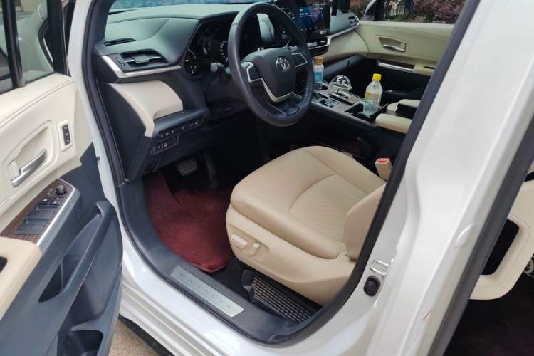 Used Toyota Granvia 2022 2.5L Hybrid Premium Edition Left Front Seat