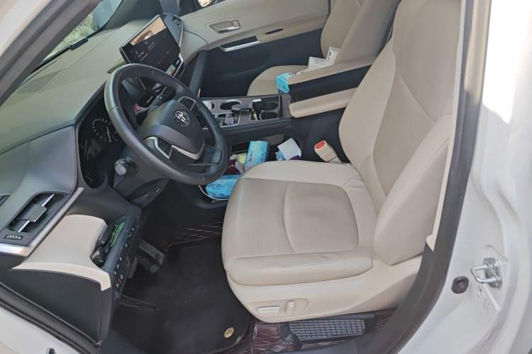 Used Toyota Granvia 2022 2.5L Hybrid Premium Edition Left Front Seat