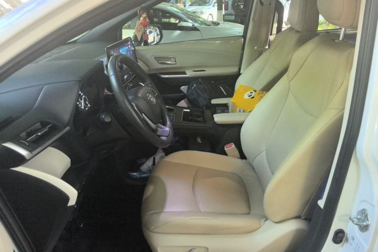 Used Toyota Granvia 2022 2.5L Hybrid Premium Edition Left Front Seat