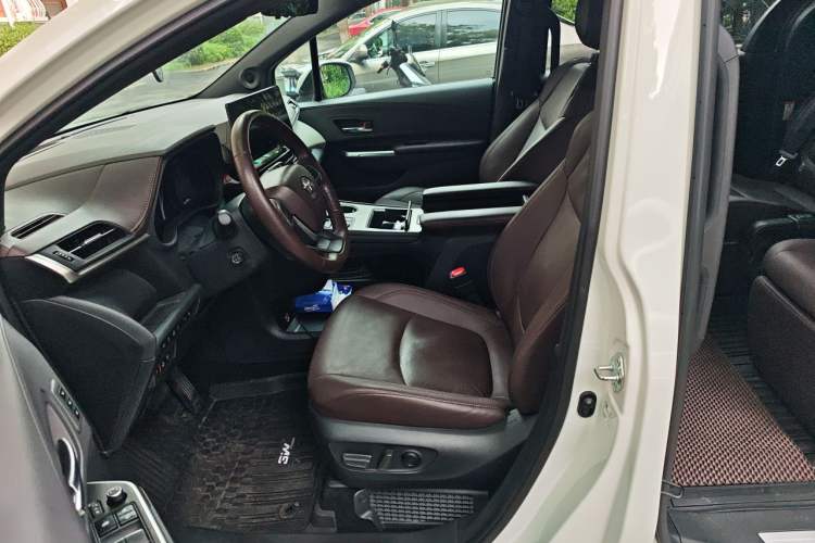 Used Toyota Granvia 2022 2.5L Hybrid Flagship Edition Left Front Seat