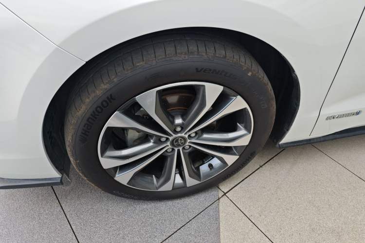 Used Toyota Granvia 2022 2.5L Hybrid Flagship Edition Left Front Wheel Hub