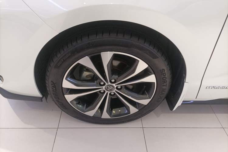Used Toyota Granvia 2022 2.5L Hybrid Premium Edition Left Front Wheel Hub