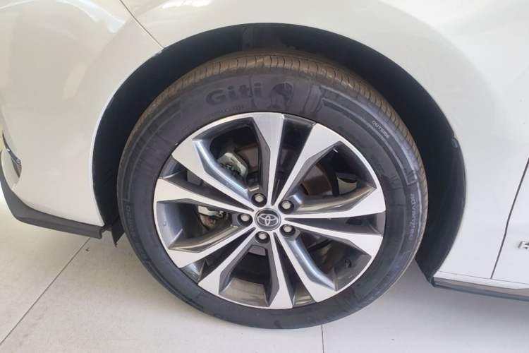 Used Toyota Granvia 2022 2.5L Hybrid Premium Edition Left Front Wheel Hub