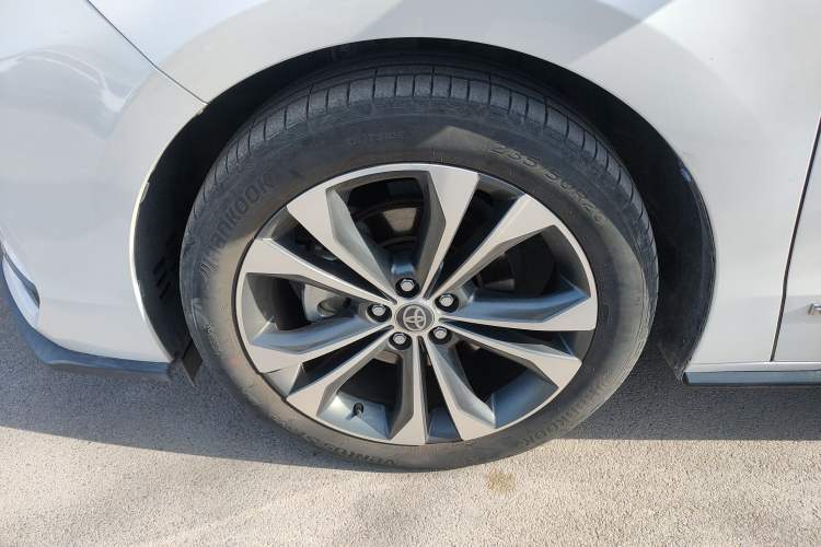 Used Toyota Granvia 2022 2.5L Hybrid Flagship Edition Left Front Wheel Hub